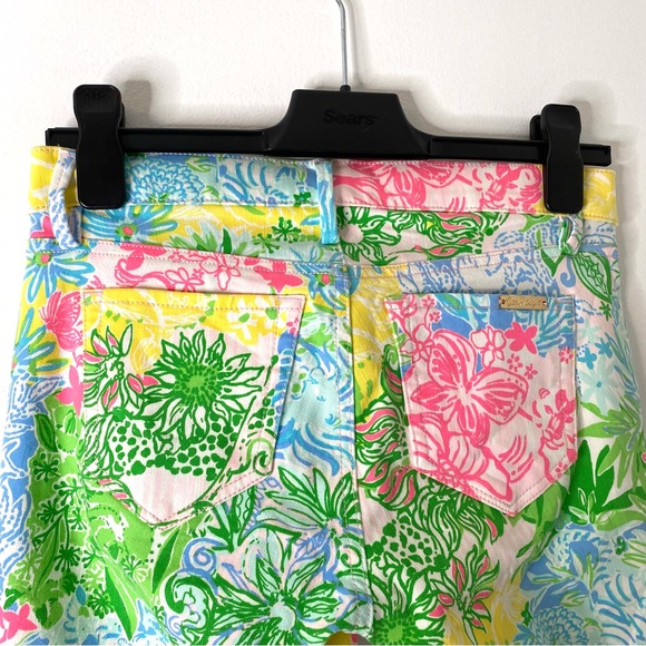 ⭐️Host Pick⭐️ Lilly Pulitzer Bright Floral Print Jeans - Picture 7 of 9